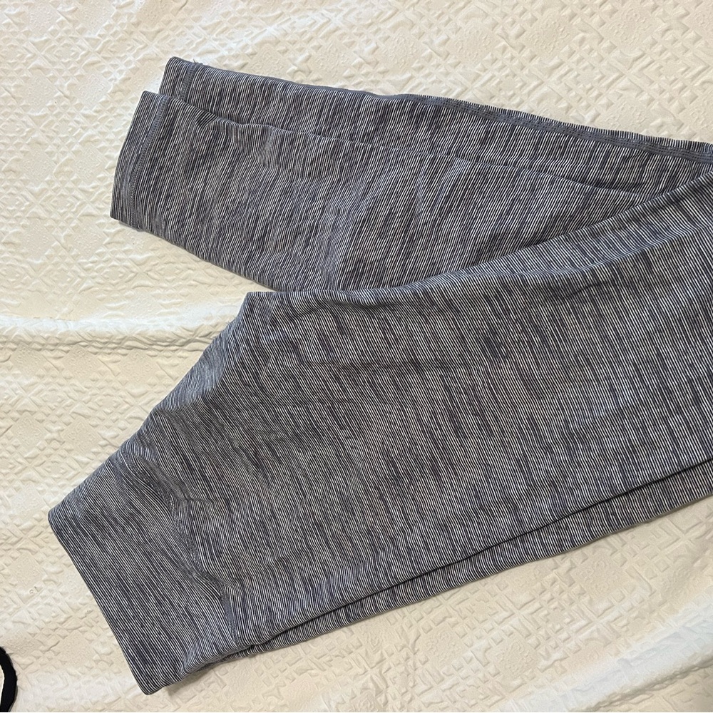 Lululemon Gray Heathered Leggings size 6
